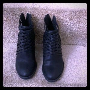 Black boot shoes